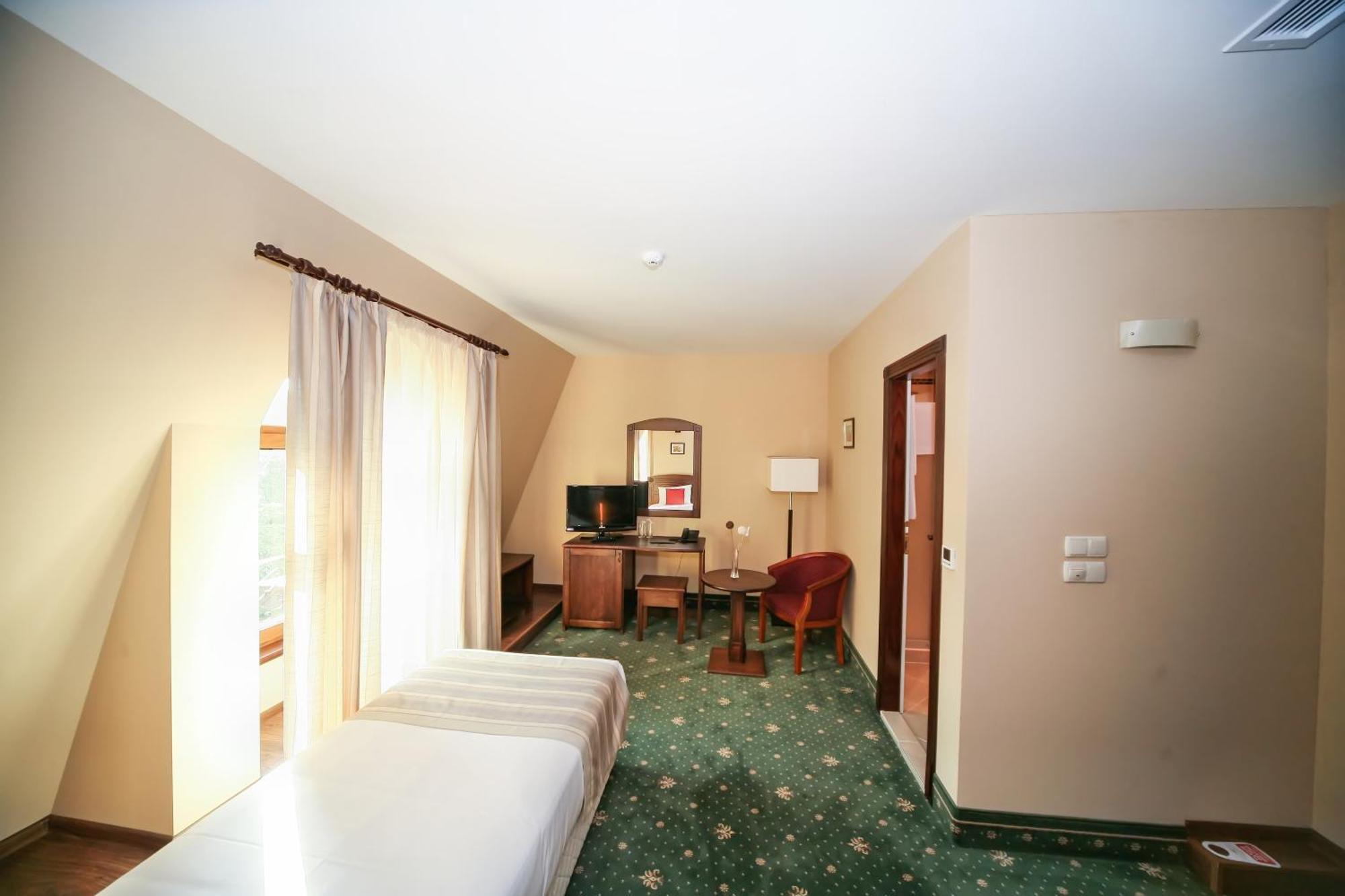 Retro Hotel Haskovo Exterior photo